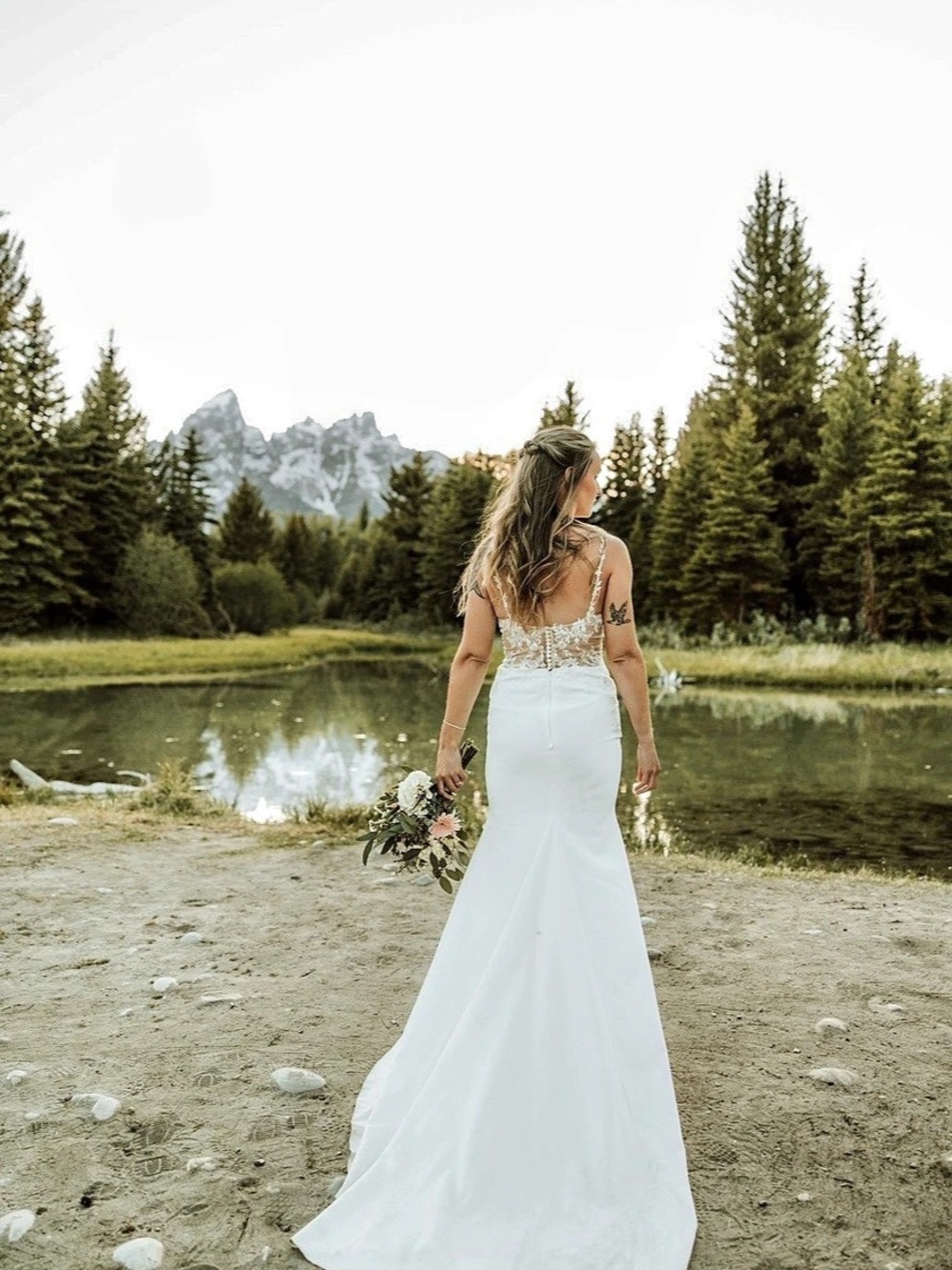 Herawhite Bridal Floral Lace Wedding Gown in White Size 6